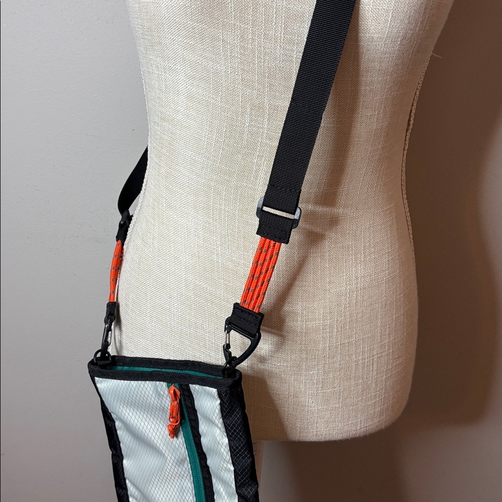 Chums crossbody
